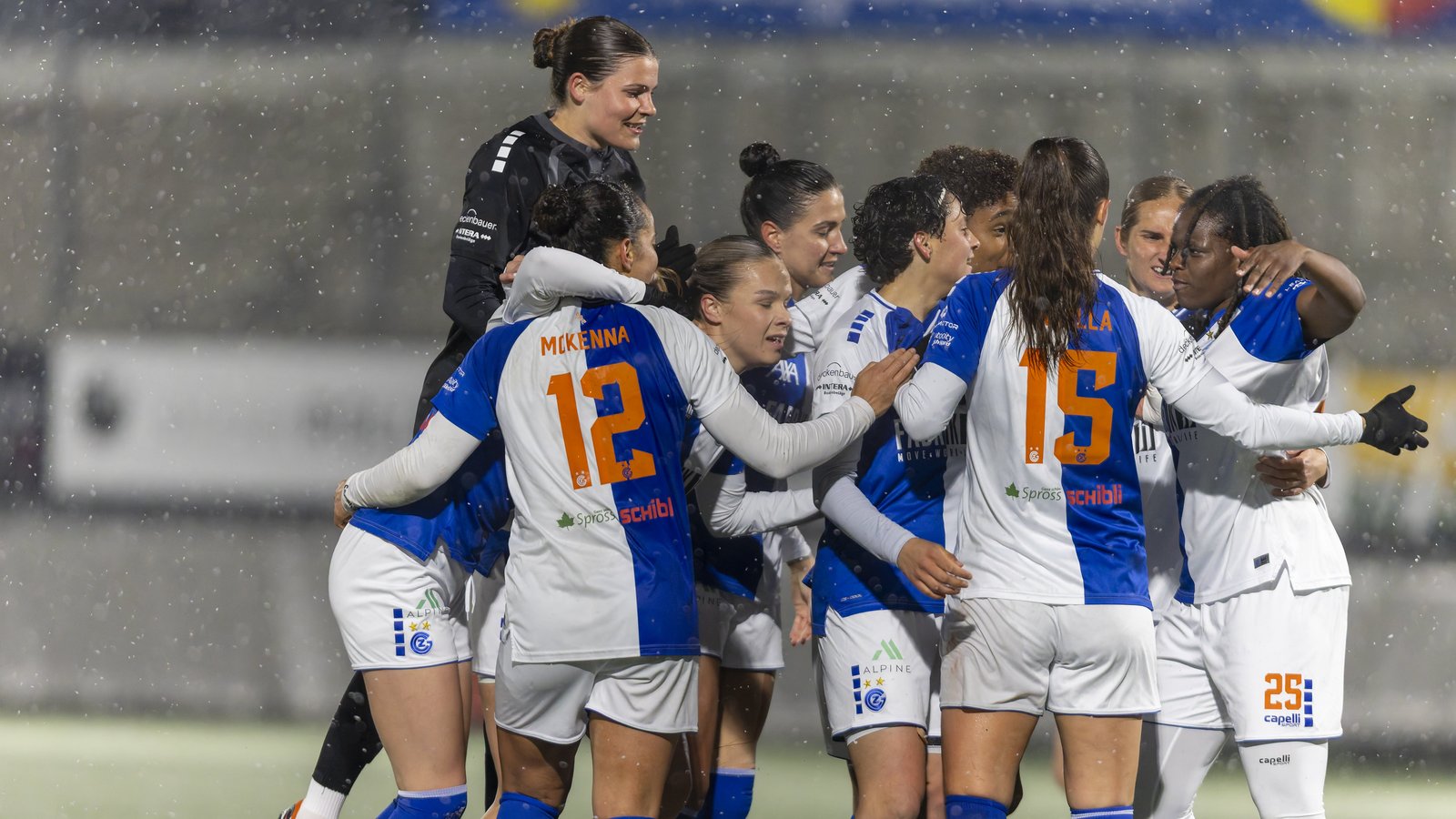 GC Frauen siegen im verschneiten Nachholspiel gegen die FC St. Gallen Frauen mit 2:1