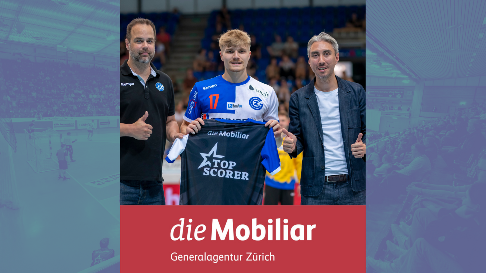 QHL: Übergabe Mobiliar Topscorer Shirt 2023/24