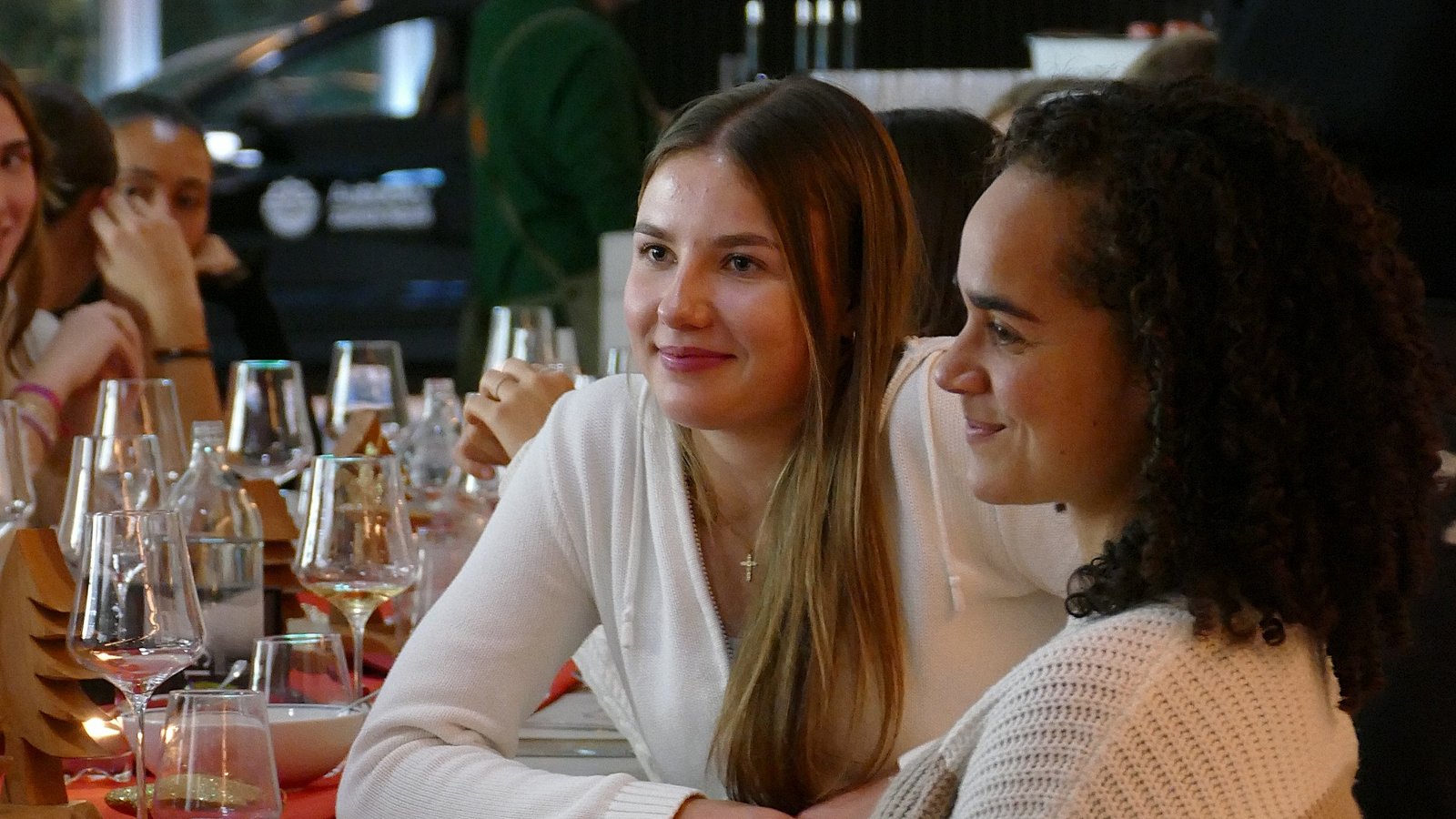 Frohe Festtage und Frohe Kunde für den Frauenfussball im neuen Jahr