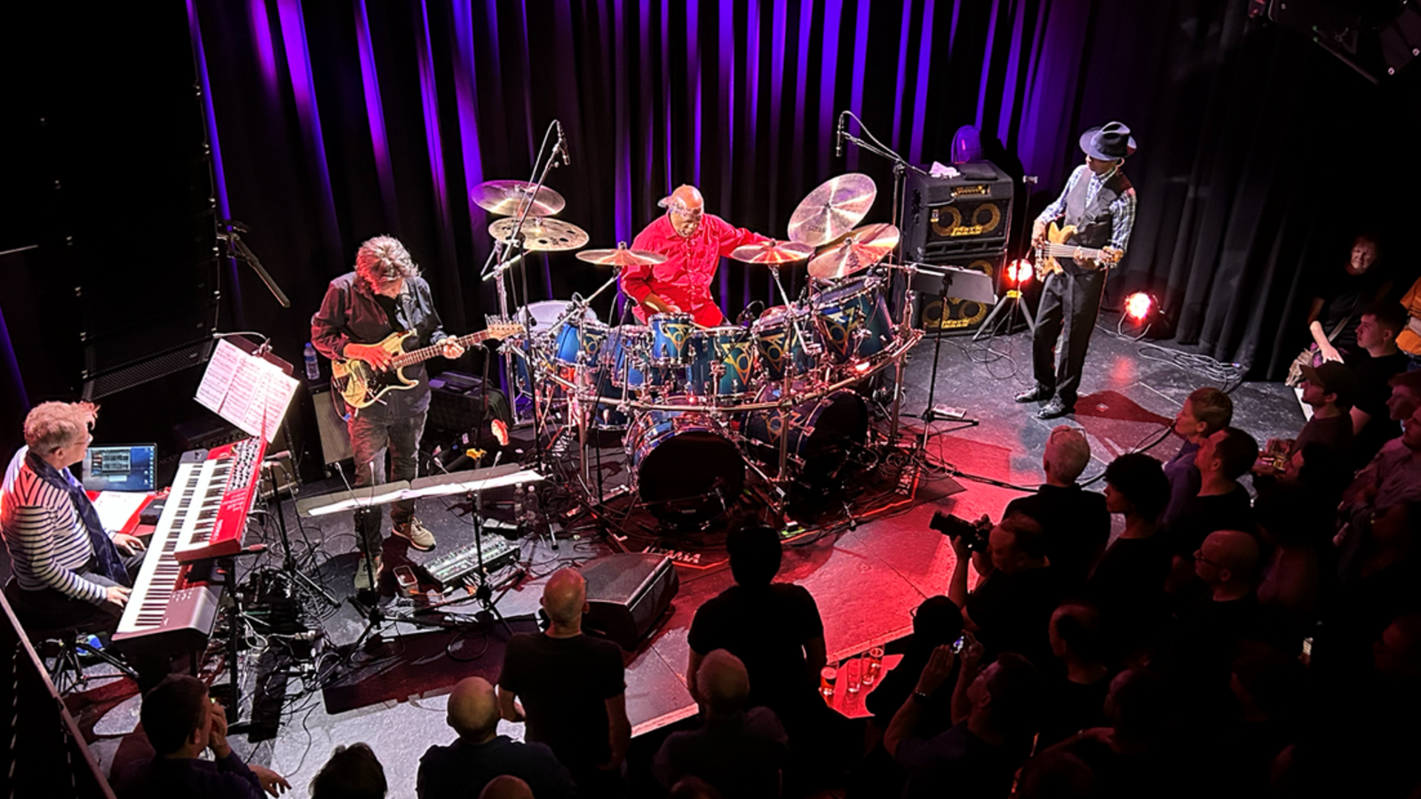 BILLY COBHAM VERZAUBERTE FANS IM JAZZCLUB MOODS