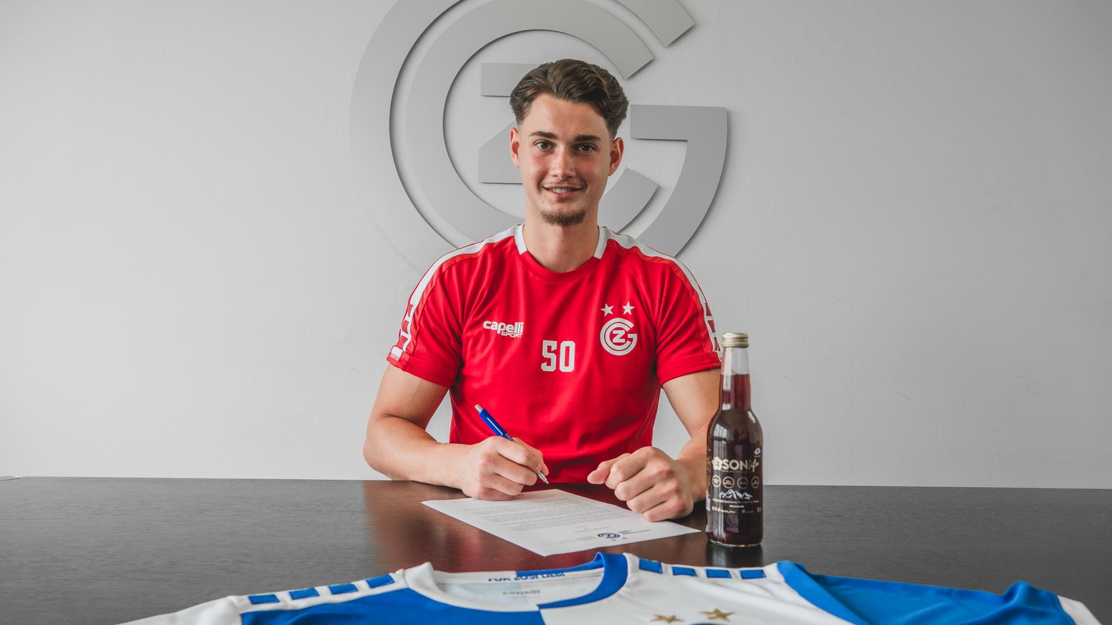 GC-BUEB LAURENT SEJI UNTERZEICHNET PROFIVERTRAG