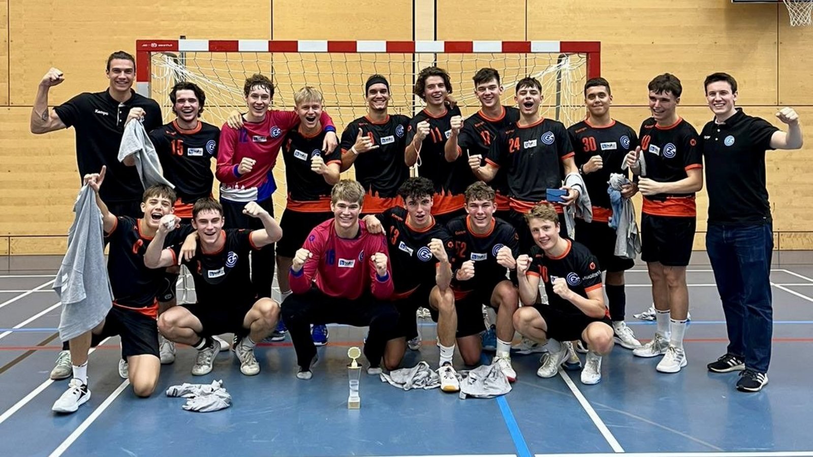 MU19E: Trainingslager in Prag und Turniersieg am GoEasy-Cup