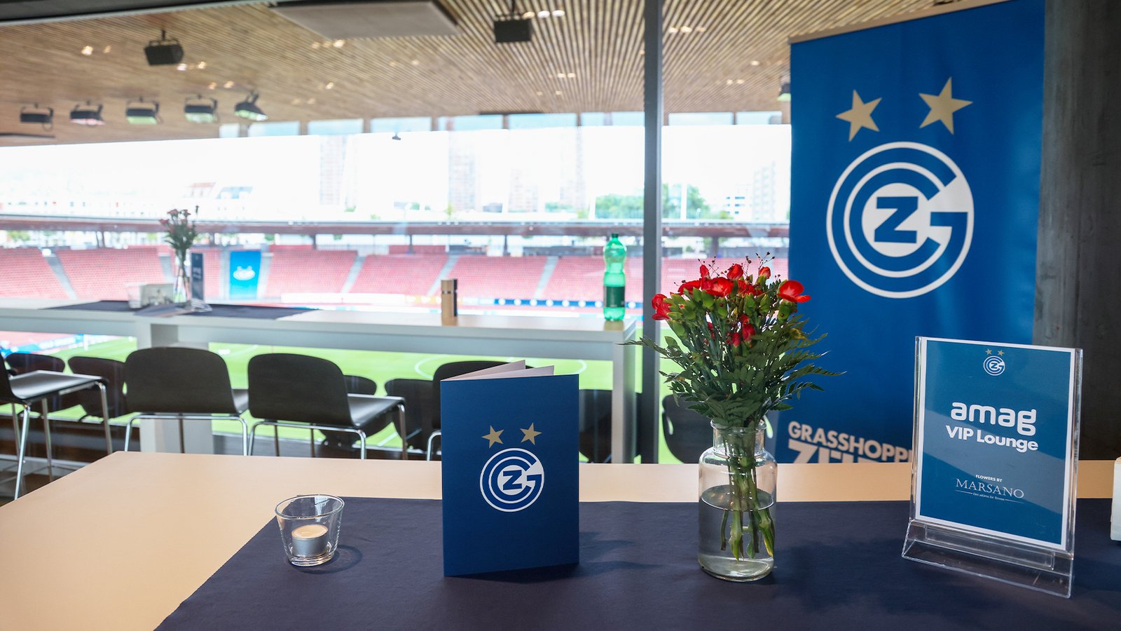 SWISSCOM VERLOST ZWEI GC-VIP-PACKAGES FÜR 5 PERSONEN