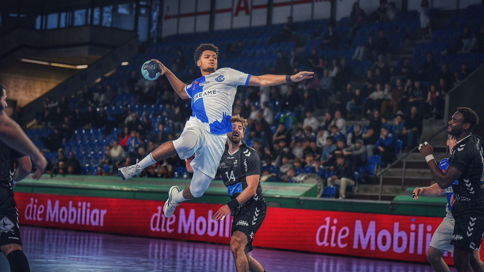 QHL: Wichtiger Punktgewinn in der Saalsporthalle