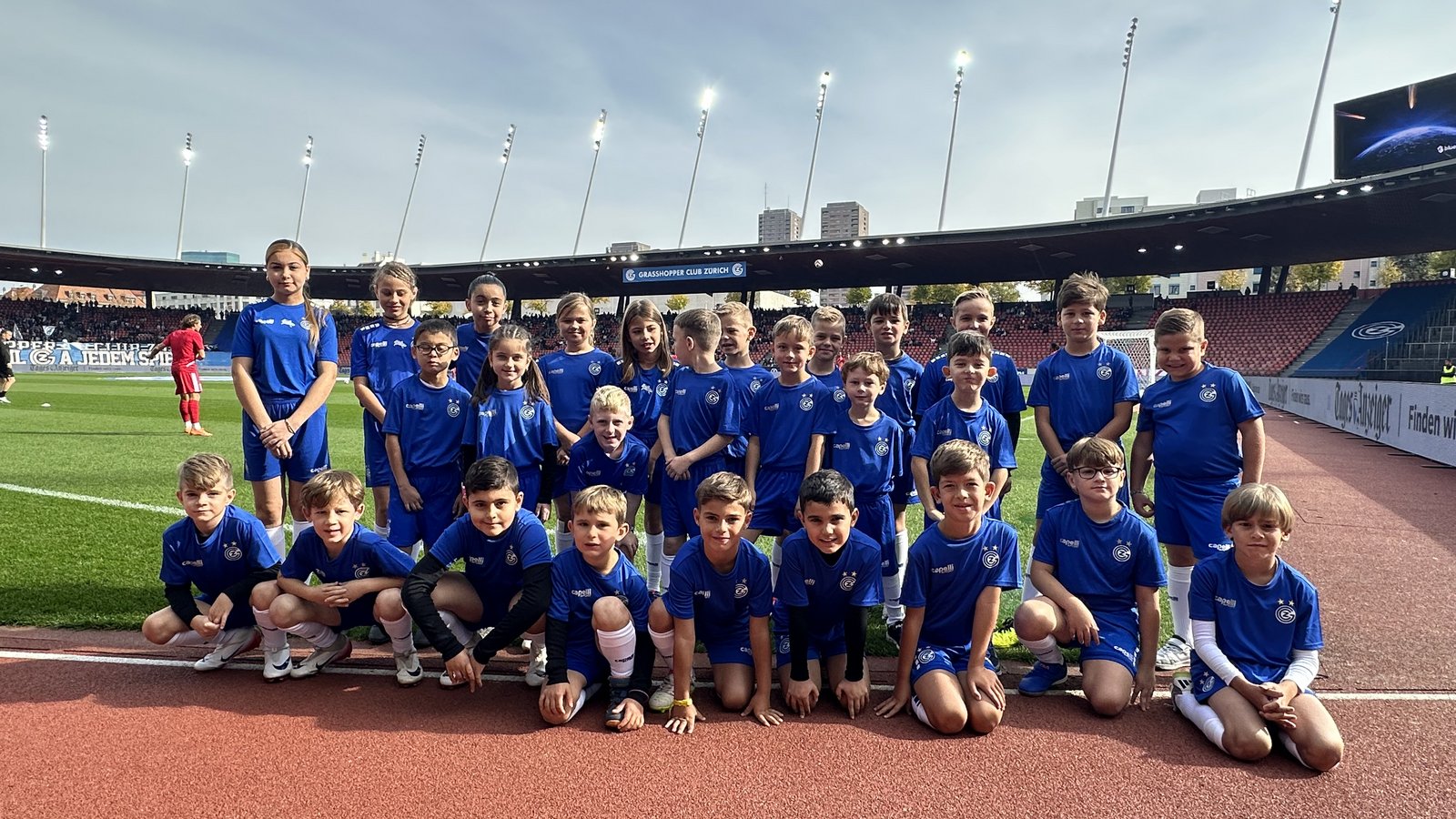 Als Line-up-Kid zusammen mit den Profis ins Stadion einlaufen