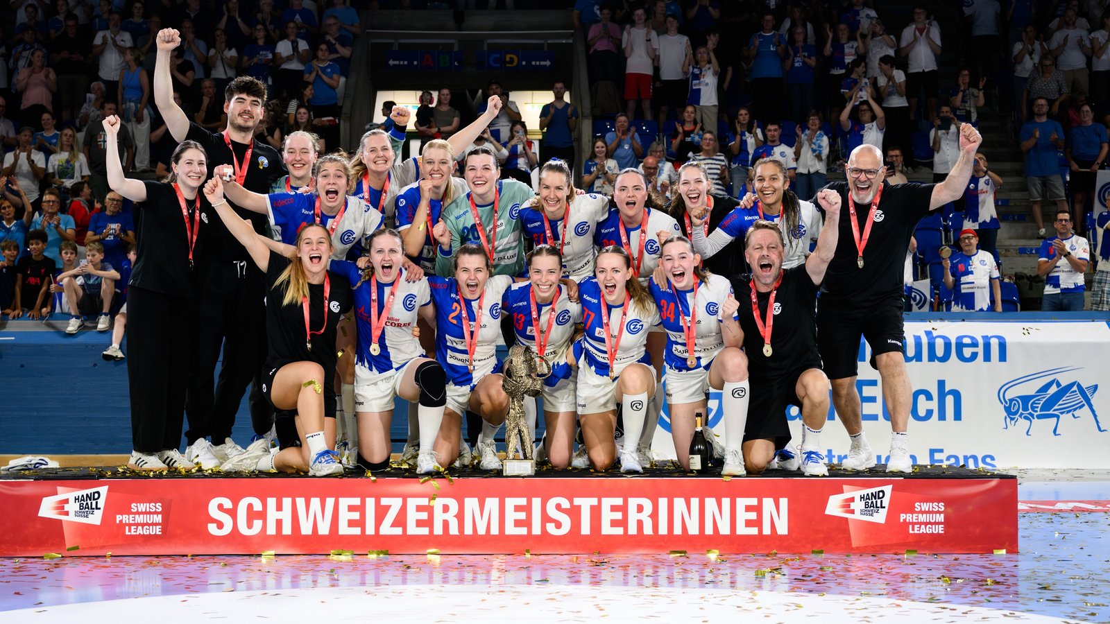 HANDBALLERINNEN HOLEN DAS DOUBLE