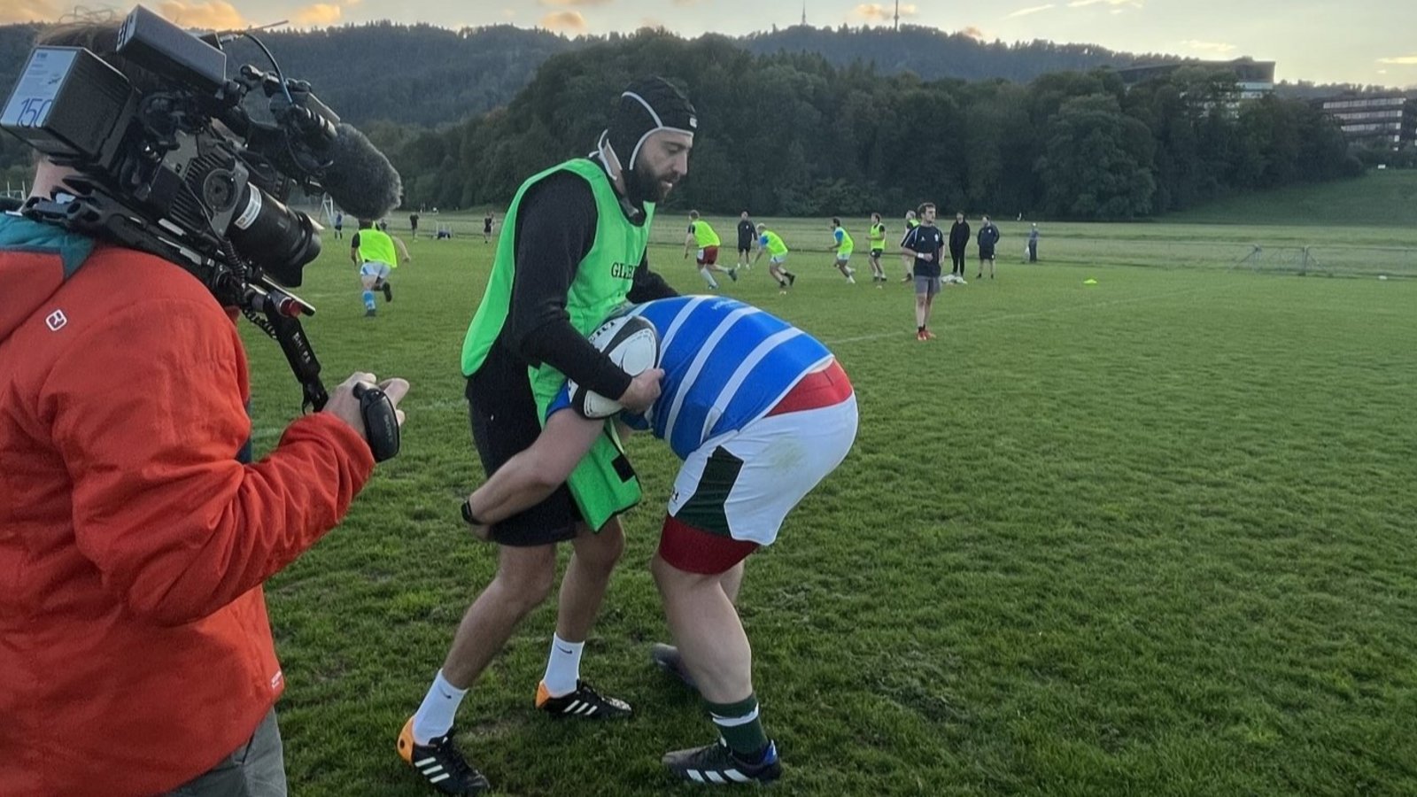 PROMINENTER BESUCH BEI DER RUGBYSEKTION