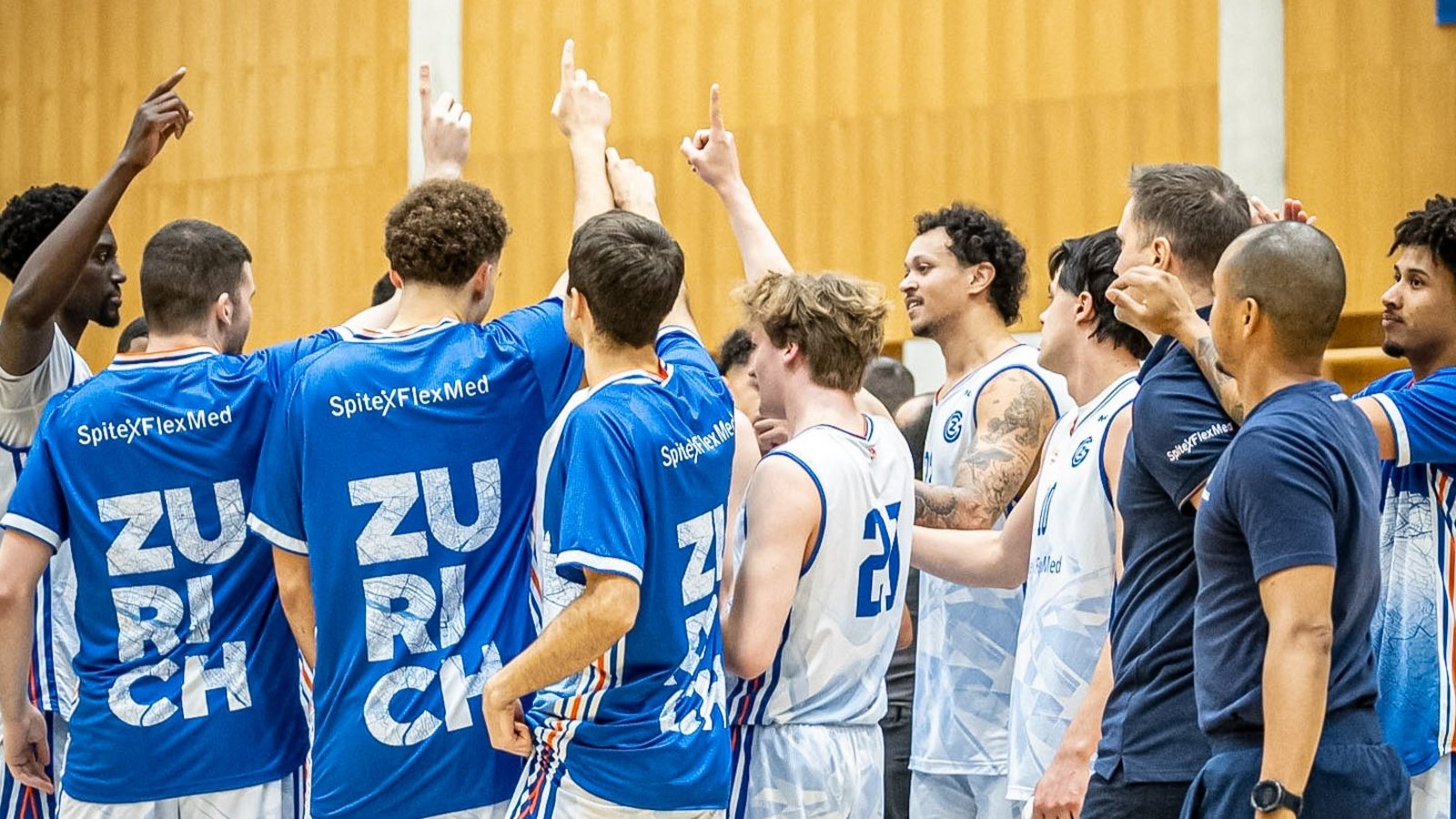 ZWEI TEAMS, EIN ZIEL