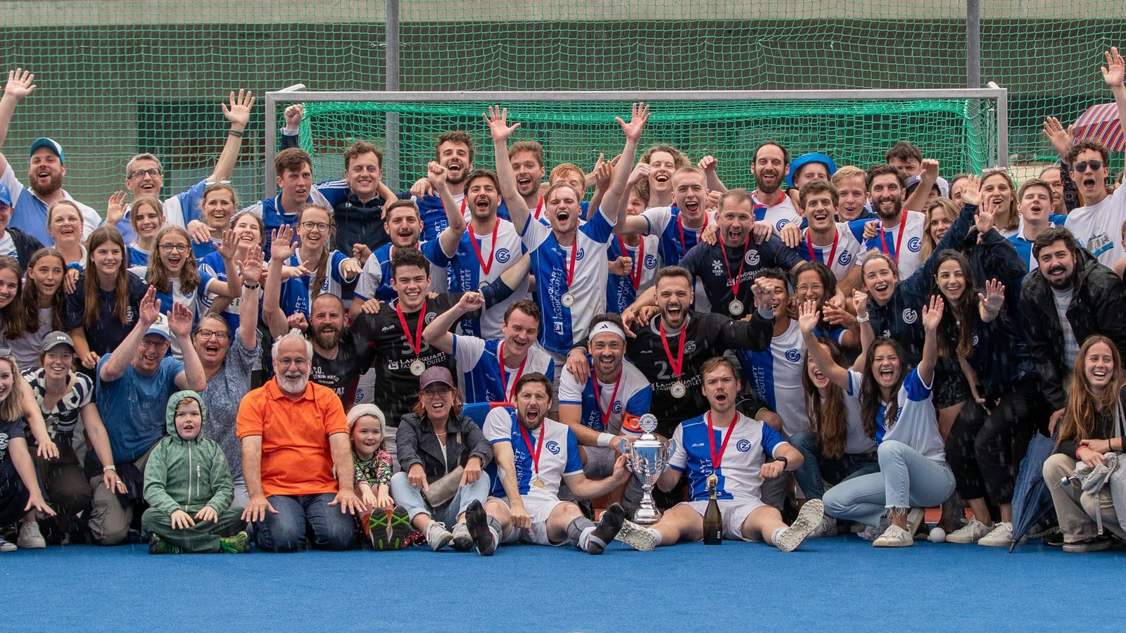 MEISTERTITEL FÜR DIE LANDHOCKEY-HERREN