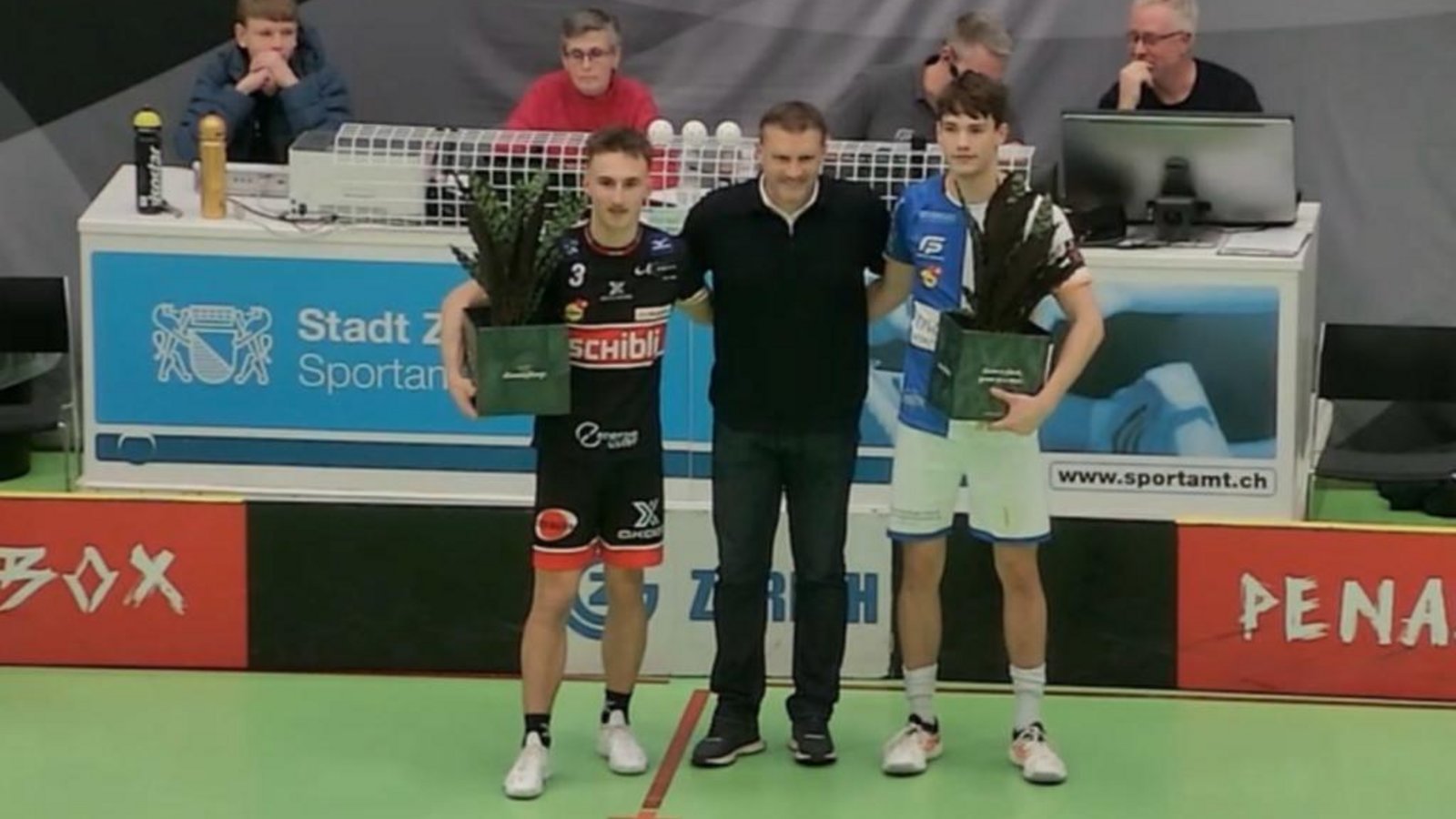 Besondere Ehrung für "Best Player" durch Matt Jackson 
