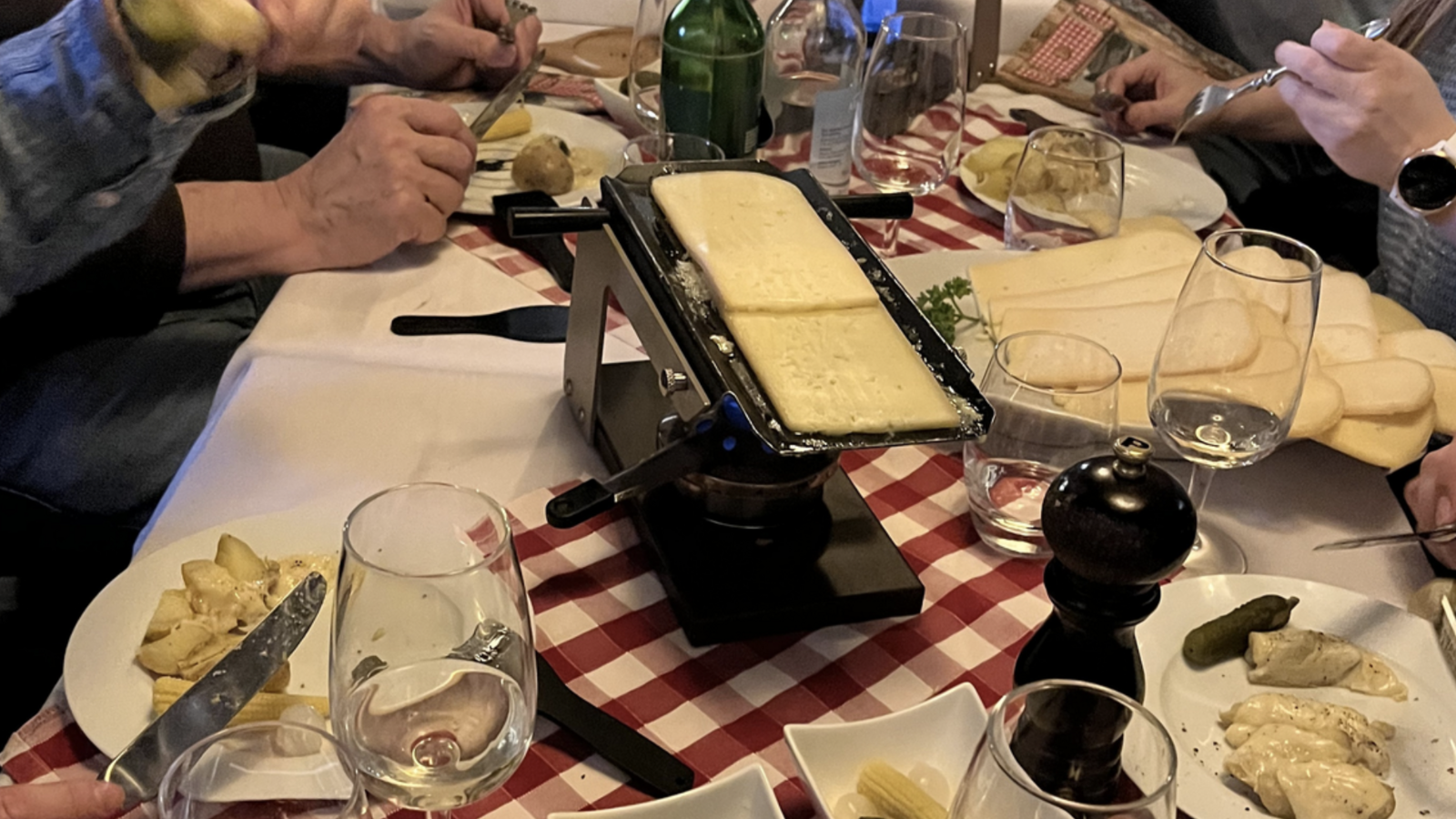 GCA-Family: GEMÜTLICHER ABEND MIT RACLETTE-PLAUSCH VEREINT JUNG & ALT